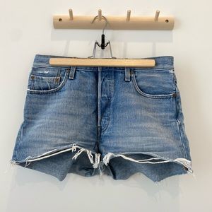 Levi’s distressed jean shorts size 30
